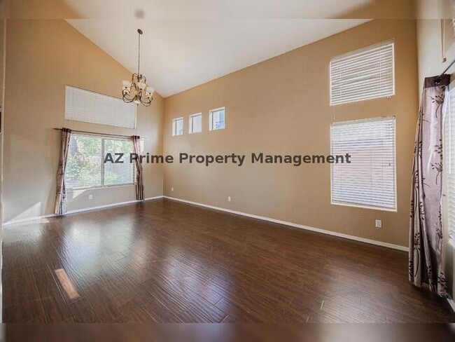 Photo - 2300 E Augusta Ave