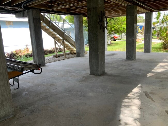 Área de estacionamiento - 504 Avenue E