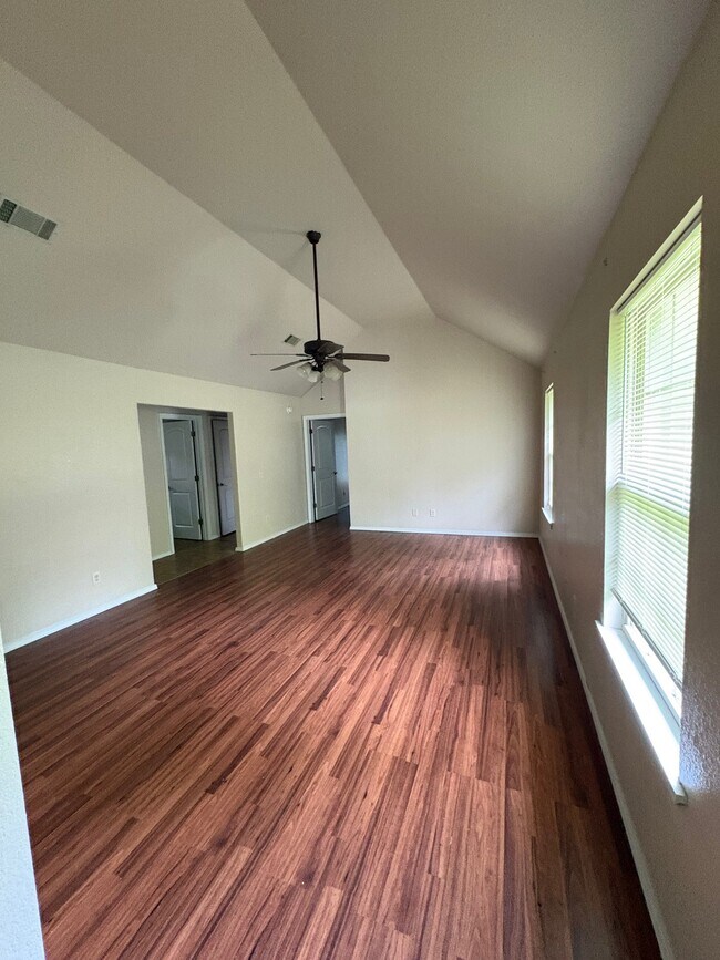 Photo - 605 N Maple St