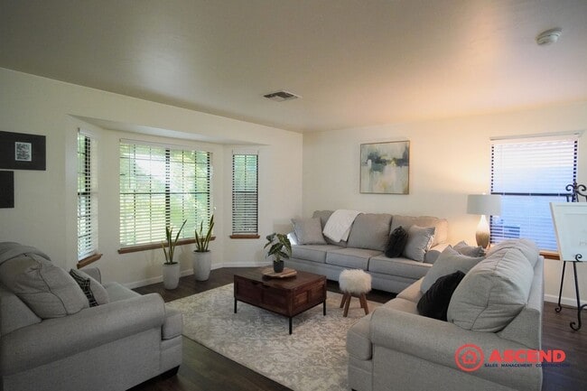 Photo - FULLY FURNISHED, Beautiful Home Located In...