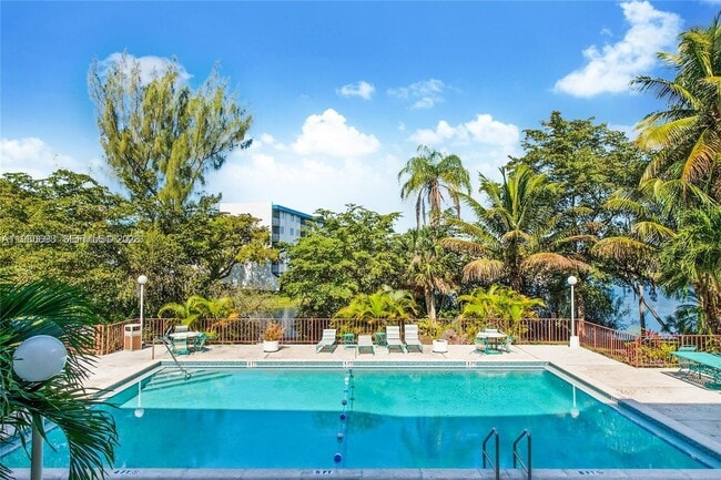 Building Photo - 8775 Park Blvd Unit 112