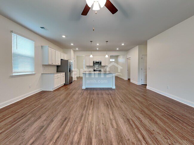 Photo - 322 Azore Way