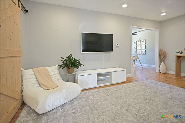 Photo - 315 Winburn Ave