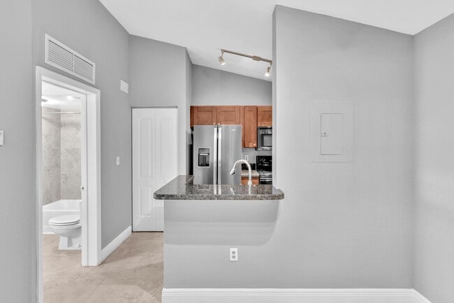 Building Photo - 2881 N Oakland Forest Dr Rental