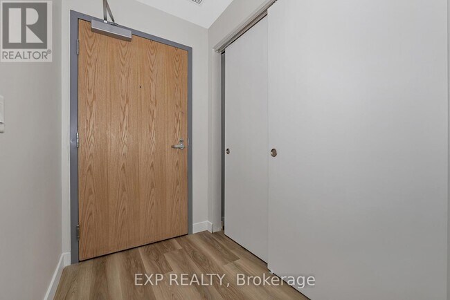 Photo - 211 Armstrong St Unité 002