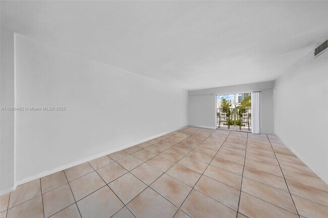 Photo - 6545 Indian Creek Dr Unit 504