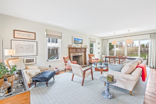 Photo - 127 Meeting House Ln