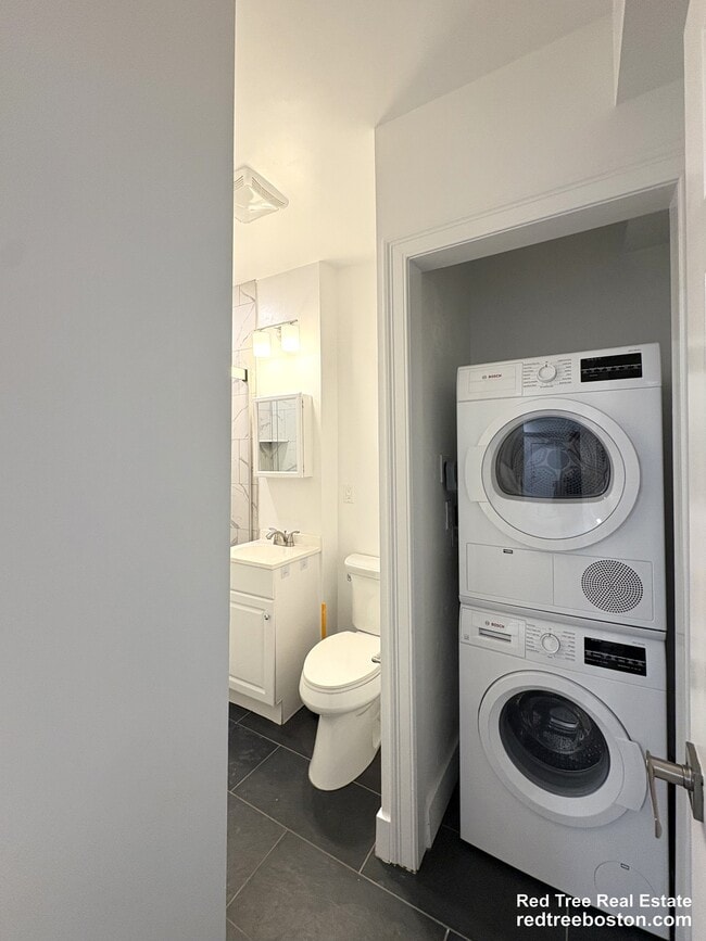 Photo - 19 Peterborough St Unit 1