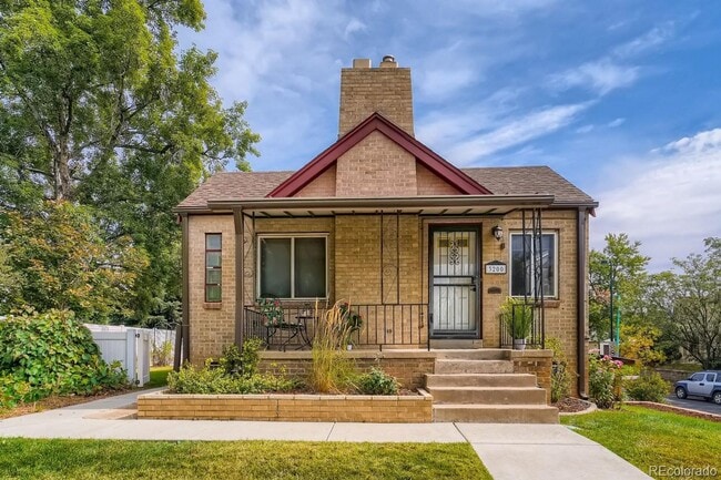 Building Photo - West Highlands - Amazing 32nd Ave, 2 Bed, 1 Bath Unit A