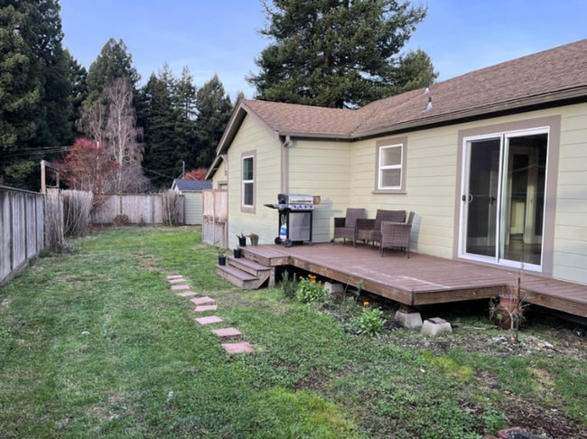 Photo - 2151 Fern St