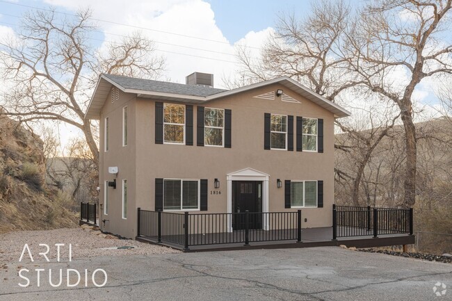 Building Photo - "Stunningly Remodeled 4-Bedroom, 3-Bathroo... Rental