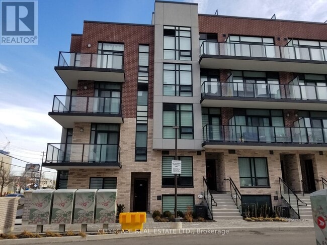 Photo - 861 Sheppard Ave W