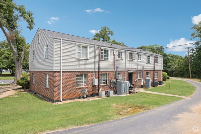 Building Photo - The Oaks at Anderson Apartments
