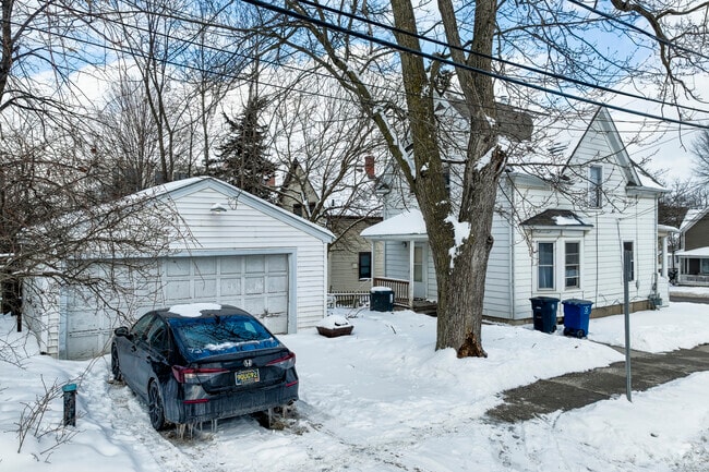 Photo - 720 S Main St