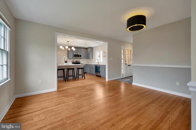 Photo - 719 Halstead Rd