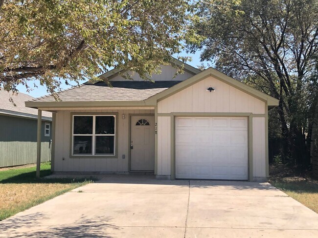 Building Photo - Newer construction Home *Section 8 Approved