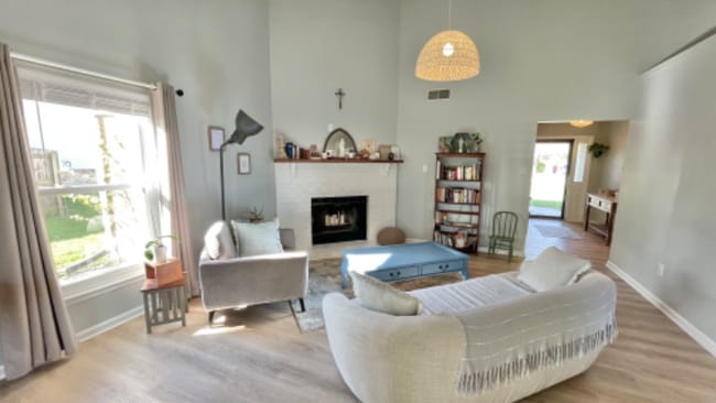 Photo - 209 Hutchins Dr