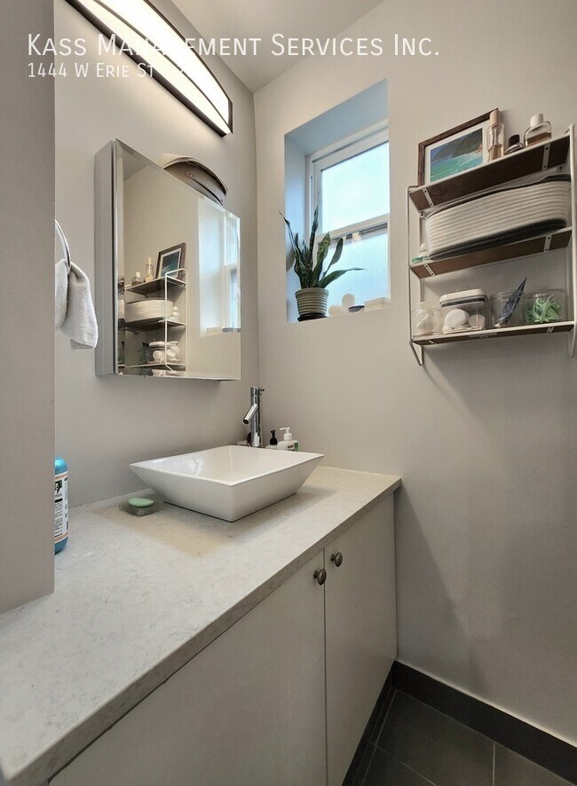 Photo - 1444 W Erie St Unit 2D