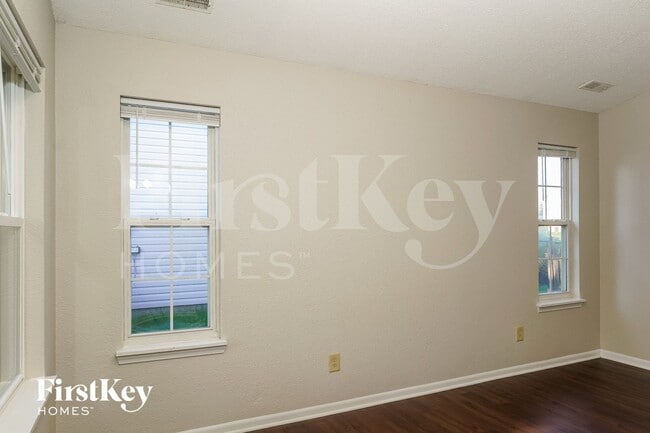 Photo - 1880 Long Lake Dr