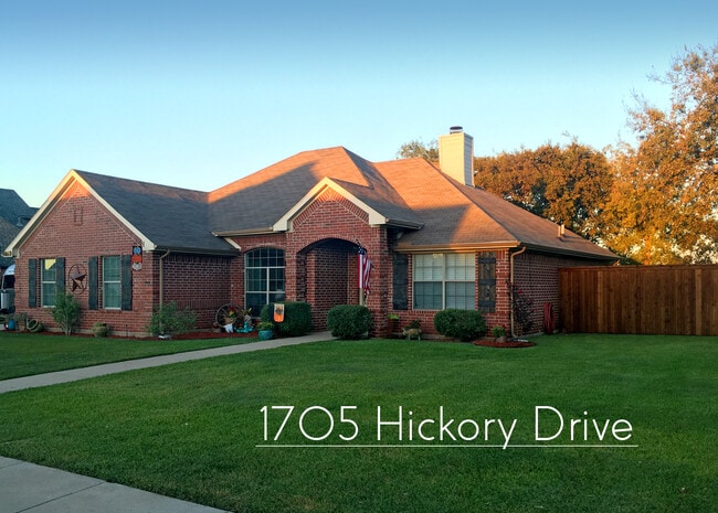 Photo - 1705 Hickory Dr House
