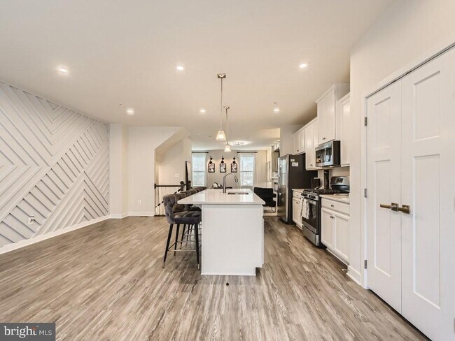 Photo - 310 Bevington St