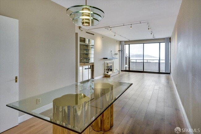 Photo - 101 Lombard St