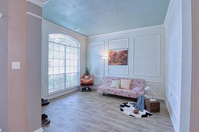 2123 Meadow Park Cir