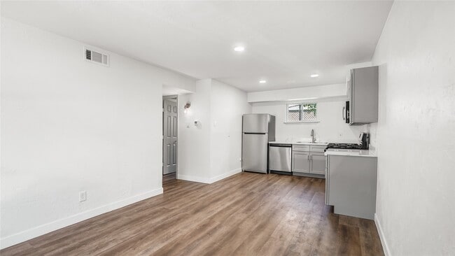 Building Photo - 2819 Berry St Unit 11 Rental