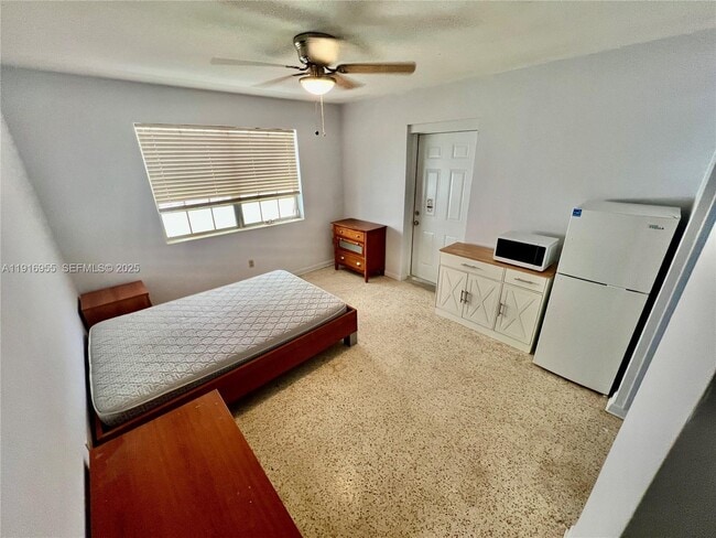 Building Photo - 15831 SW 100th Ct Unit B
