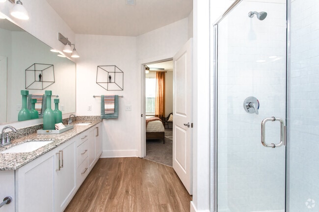 1BR, 1BA - 799SF