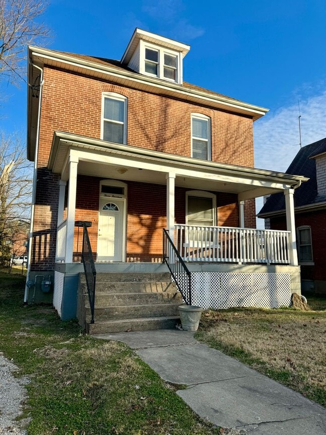 4 Bedroom / 2 Bath House - Near SEMO's Cam... - 4 Bedroom / 2 Bath House - Near SEMO's Cam...