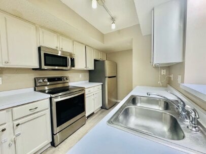 Photo - "Charming 2-Bed, 2-Bath Townhouse with Gleaming Hardwood Floors in Saint Anthony!"