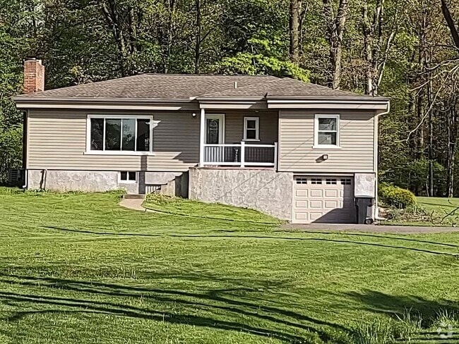 Building Photo - 8608 Peters Rd Rental