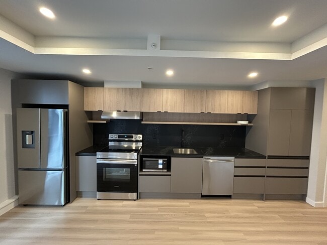 Building Photo - 5616-5616 South St Unit 205