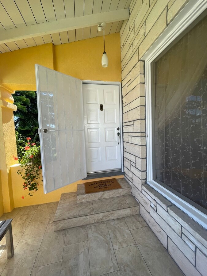 Photo - 11021 S Hoover St