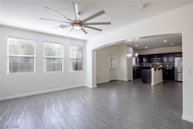 Photo - 1068 Crescent Falls St