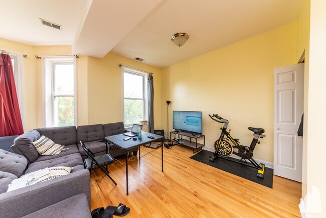 Photo - 2254 W Adams St