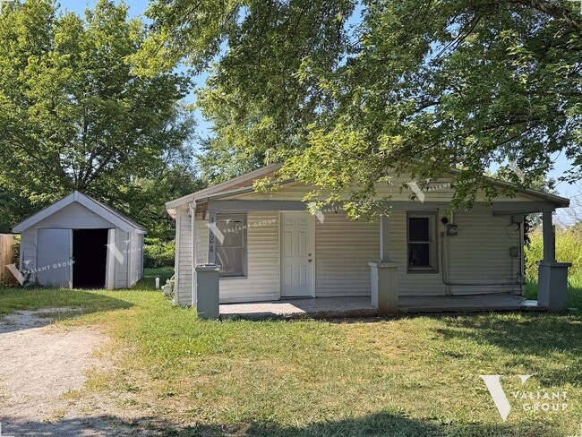 Building Photo - 3-Bedroom, 1-Bath House for Rent in Spring...