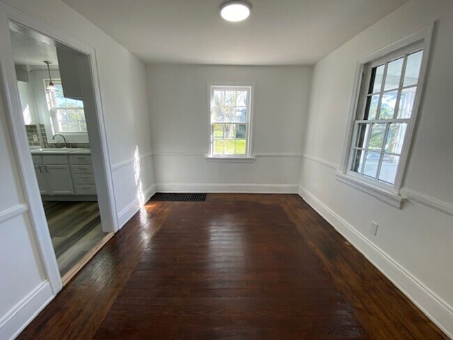 Photo - Bright 3BR / 2 Bath Bungalow Near Parks & ...