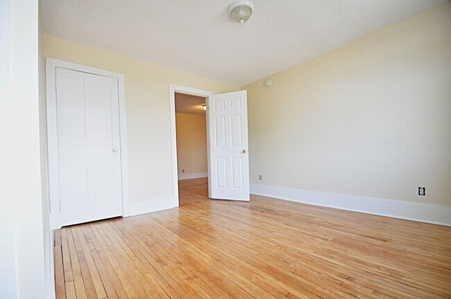 Photo - 8525 Main St Unit Upper