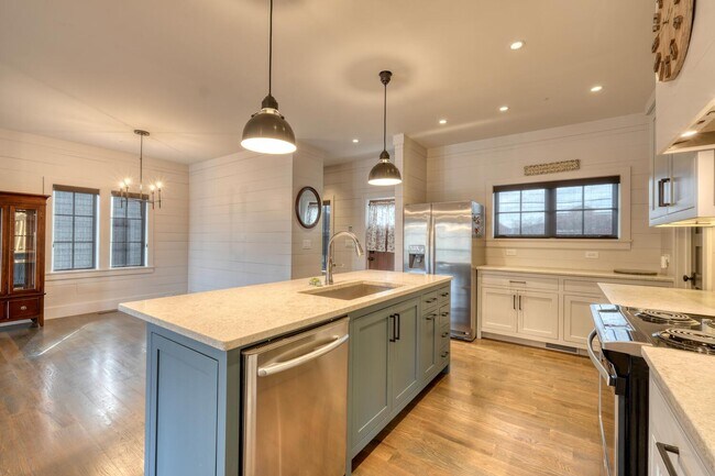 Photo - 56 Oak Crescent Cir