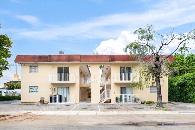 Building Photo - 2661 SW 11th St Unit 14 Rental