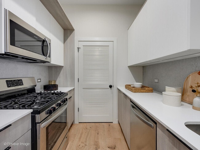 Photo - 2801 N Thatcher Ave Unit 304