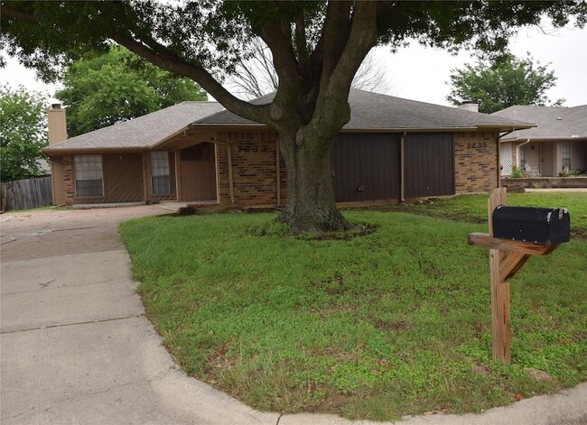 Building Photo - 1233 Fairhaven Dr