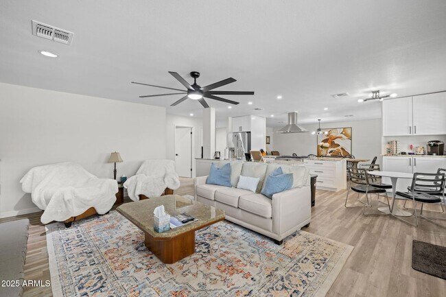 Photo - 2539 E Geneva Dr