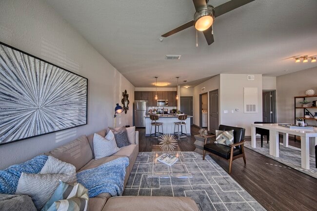 1BR, 1BA - 805SF - A2 - Living Room