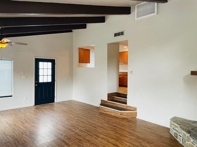 Photo - 586 Unit 1