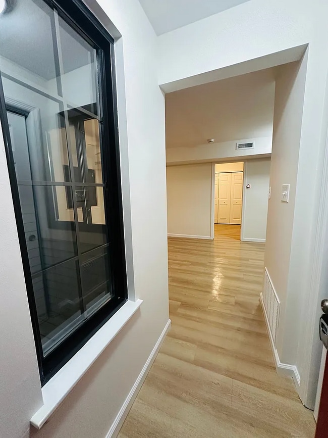 Photo - 522 Johnstone St