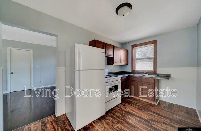 Building Photo - 350 S 38th St Rental