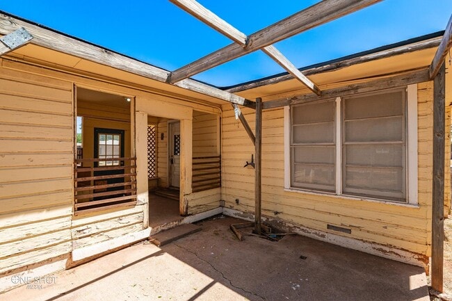 Photo - 1002 S San Jose Dr